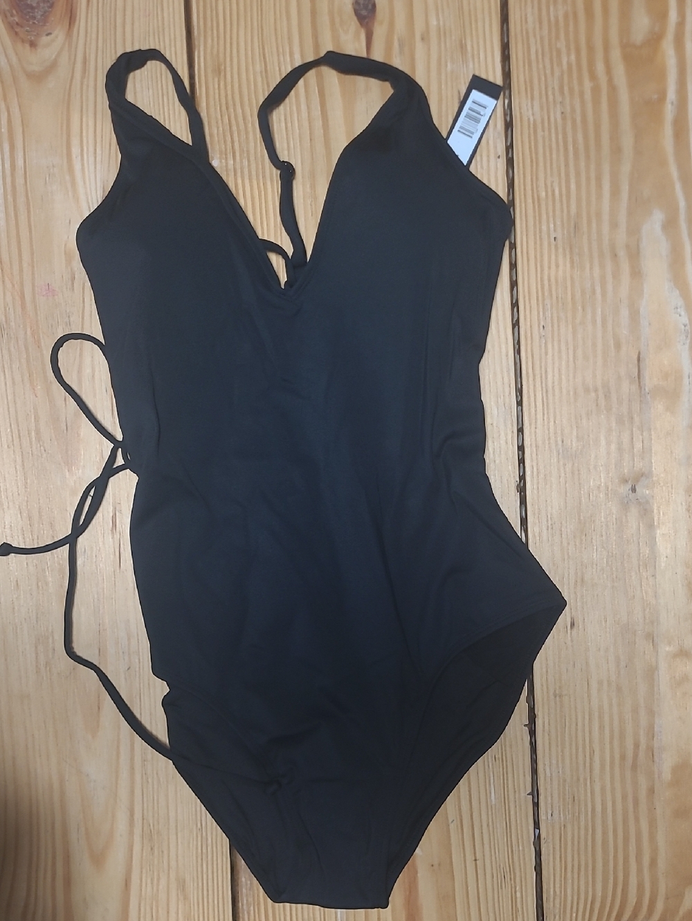 23. NWT  $175 STYLE PLUNGEY L SHORT